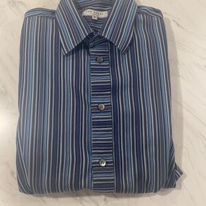 NOW ON SALE‼️ Ted Baker men’s button down Size 4
Like new condition